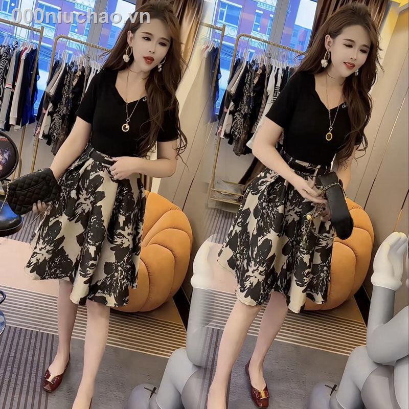 Set Áo Thun Ngắn Tay + Chân Váy Hoa Giả Thời Trang Nữ Tính