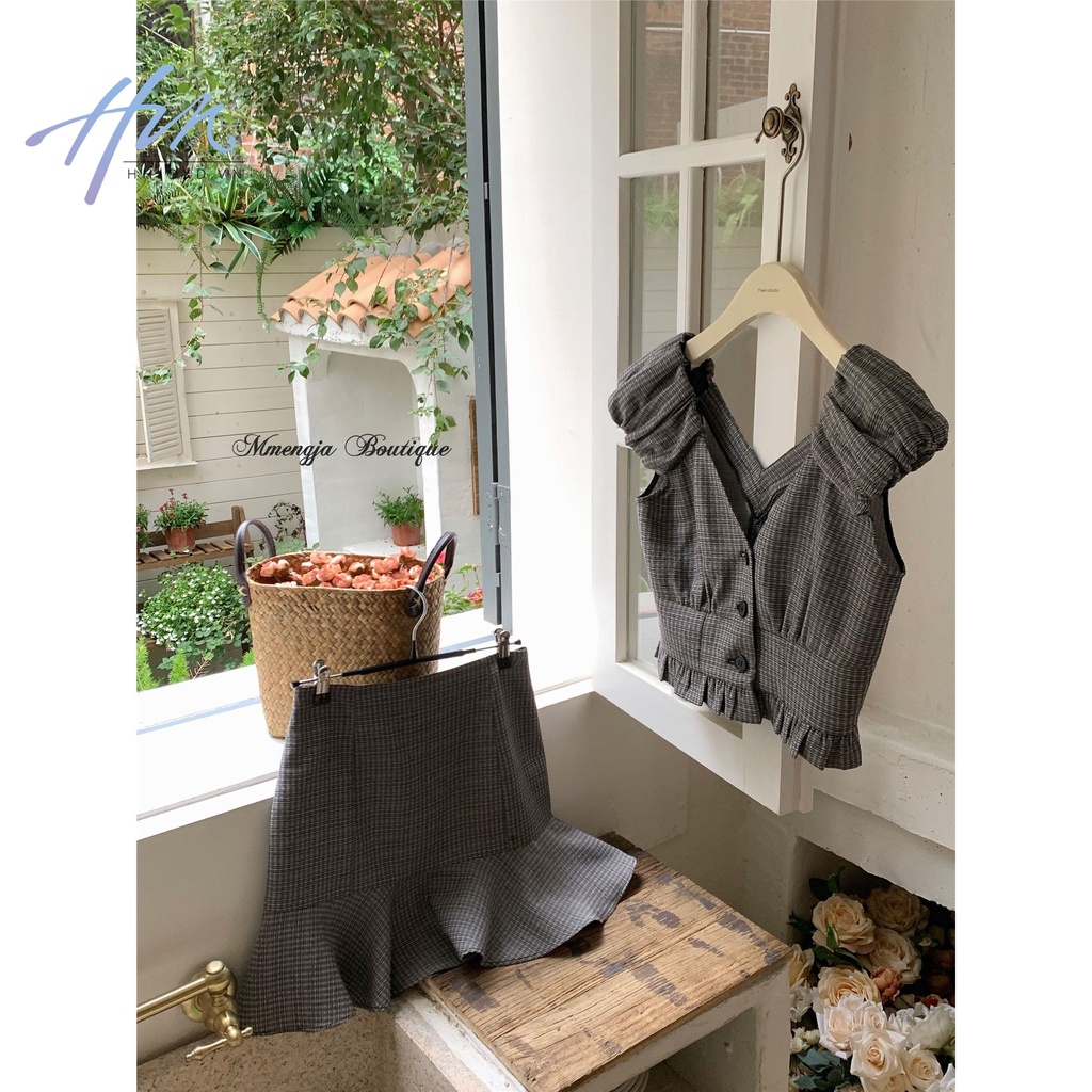 Đầm Tay Bay Họa Tiết Kẻ Sọc Màu Xám Thiết Kế Cài Nút Thời Trang Mùa Hè 2023 Phong Cách