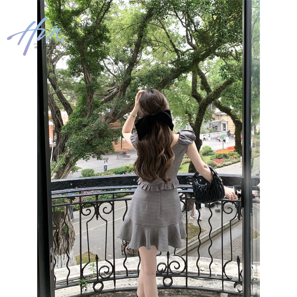 Đầm Tay Bay Họa Tiết Kẻ Sọc Màu Xám Thiết Kế Cài Nút Thời Trang Mùa Hè 2023 Phong Cách