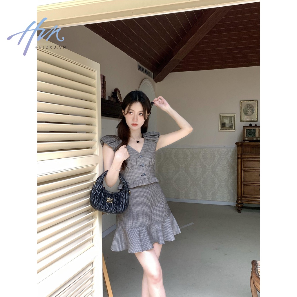 Đầm Tay Bay Họa Tiết Kẻ Sọc Màu Xám Thiết Kế Cài Nút Thời Trang Mùa Hè 2023 Phong Cách
