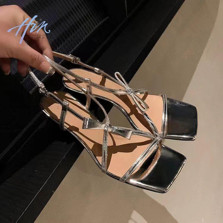 Giày Sandal Cao Gót Mũi Vuông Quai Chéo Màu Bạc Đính Nơ Thời Trang Cho Nữ