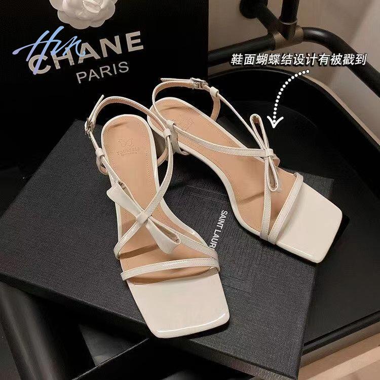 Giày Sandal Cao Gót Mũi Vuông Quai Chéo Màu Bạc Đính Nơ Thời Trang Cho Nữ