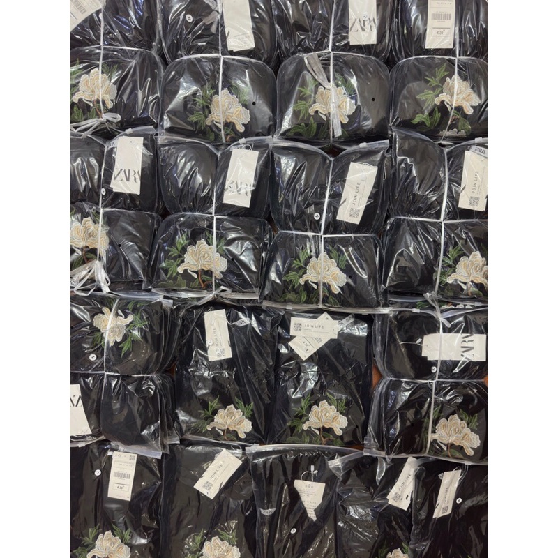 Váy nhung thêu hoa Xn màu đen cho nữ