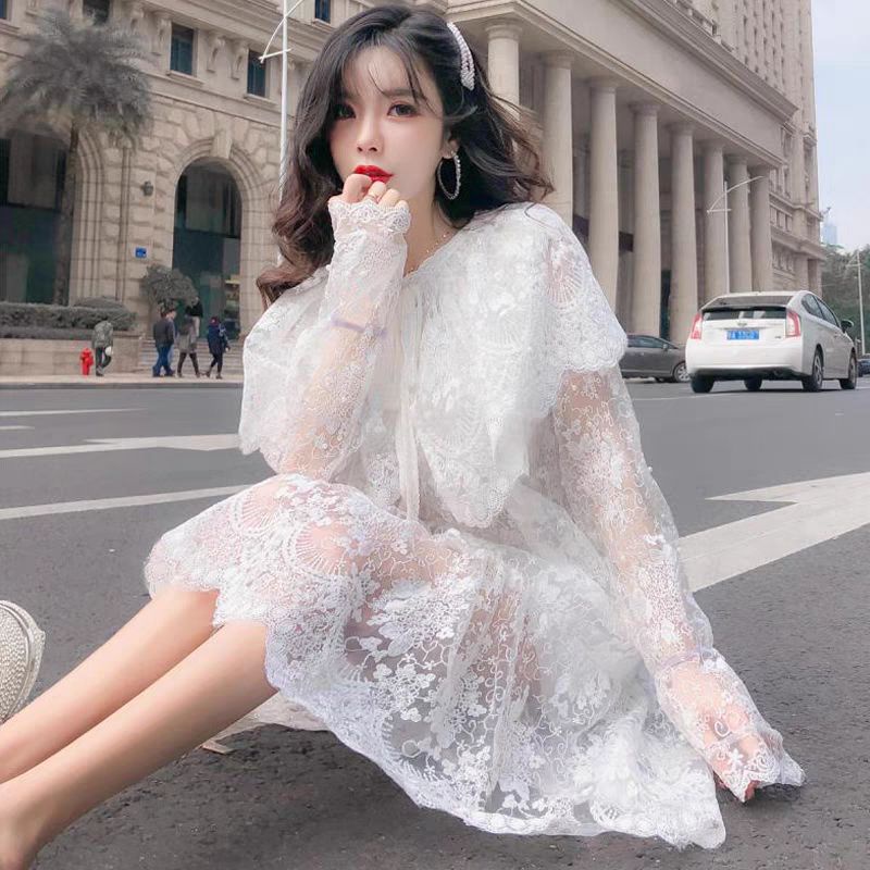 Đầm ren thêu from suông đuôi cá cổ bèo to