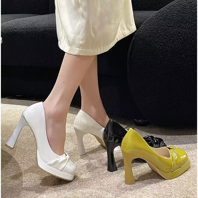 Giày cao gót kiểu pháp theo đầu vuông đơn giản