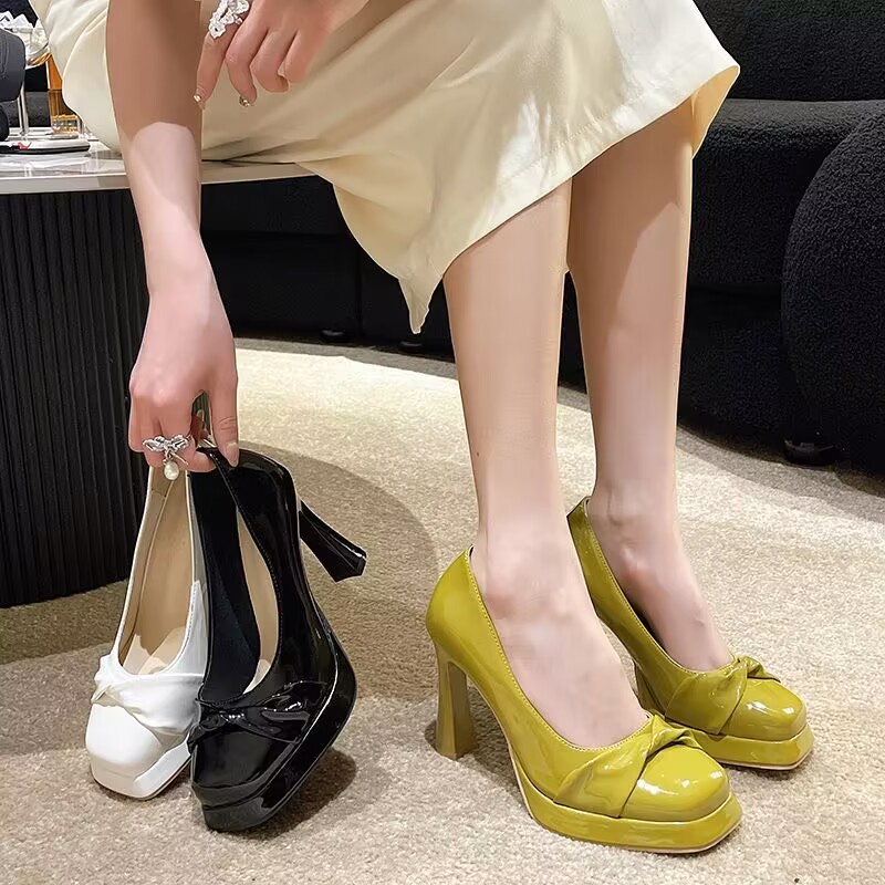 Giày cao gót kiểu pháp theo đầu vuông đơn giản