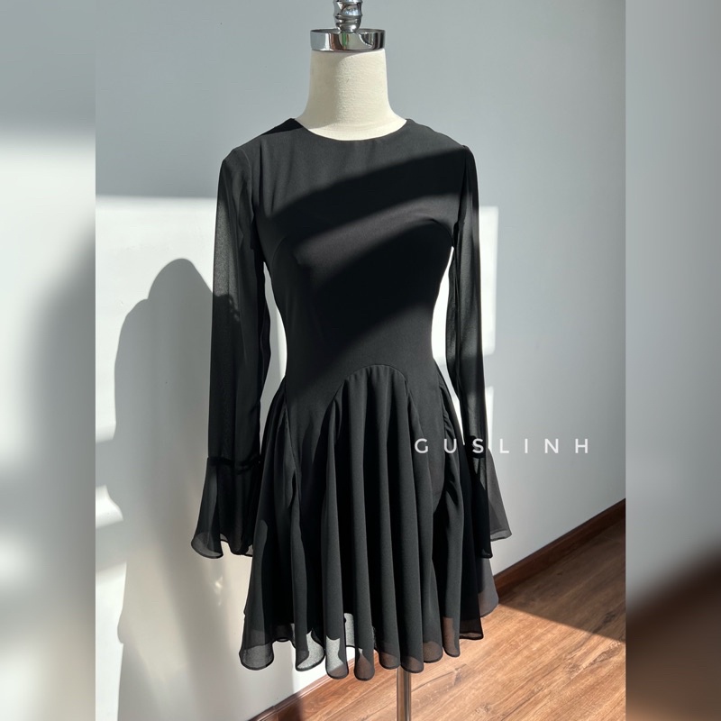 Đầm voan xoè tay dài màu đen sang trọng