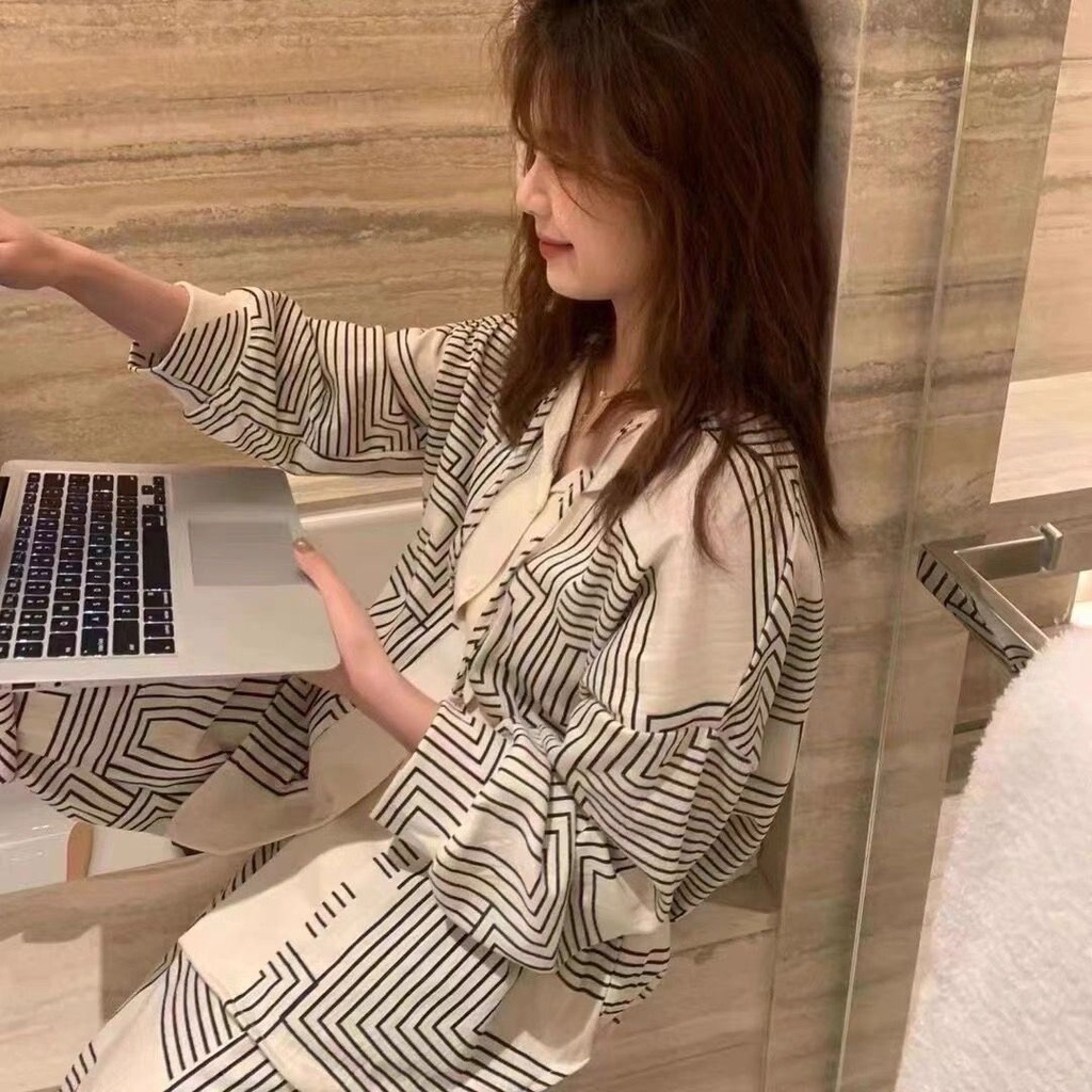 Bộ Đồ Ngủ Tay Dài Họa Tiết Kẻ Sọc Đơn Giản Thoải Mái Thời Trang Xuân Thu Cho Nữ