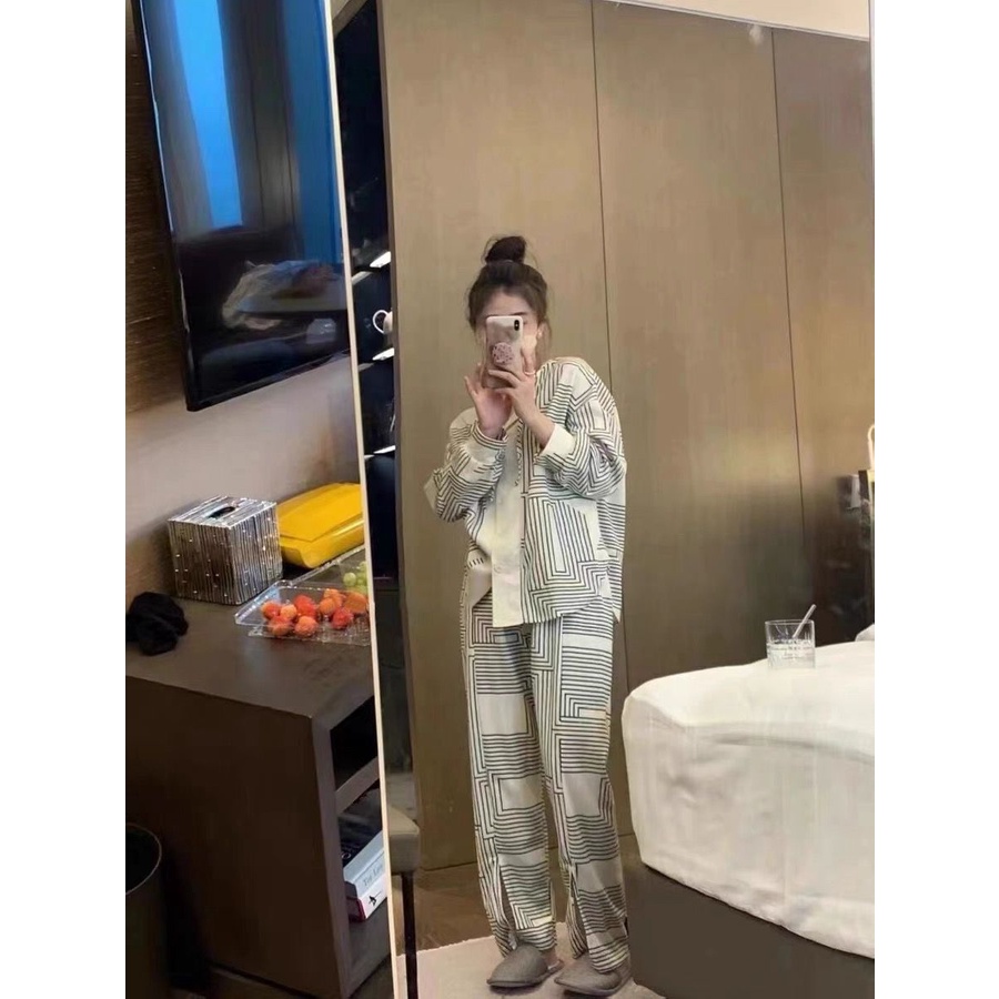 Bộ Đồ Ngủ Tay Dài Họa Tiết Kẻ Sọc Đơn Giản Thoải Mái Thời Trang Xuân Thu Cho Nữ