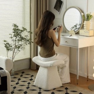 Ghế sofa lông cừu kiểu cong êm ái, sofa lười ngồi chờ trang trí cửa hàng spa phong cách bắc âu - GC31