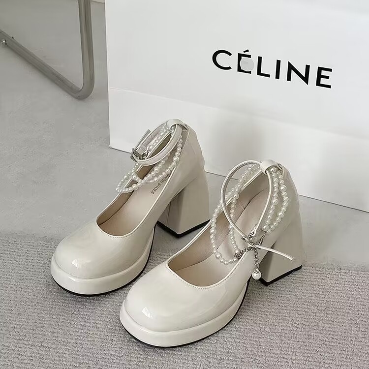 Giày cao gót thô và retro đầu tròn ngọc trai