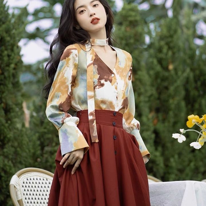 Set Áo Sơ Mi Và Chân Váy In Họa Tiết Tranh Sơn Dầu Phong Cách Hong Kong Thời Trang Xuân Hè 2023