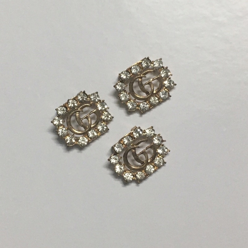 Ghim Cài Áo Tam Giác Prada