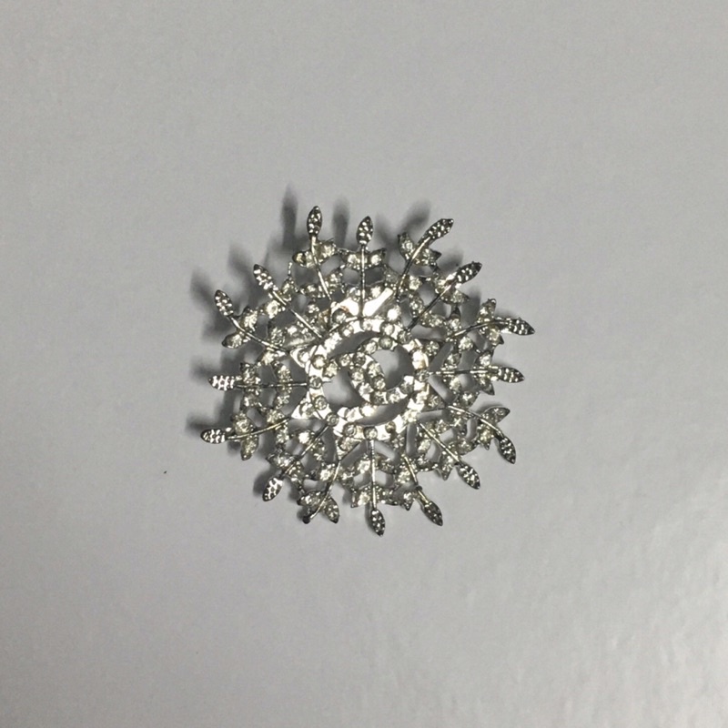 Ghim Cài Áo Tam Giác Prada