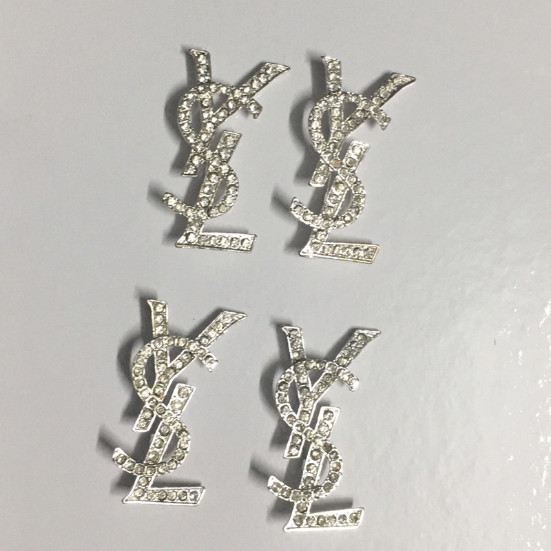 Ghim Cài Áo Tam Giác Prada