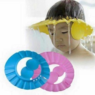 Mũ gội đầu chắn nước có vành che tai cho bé.
