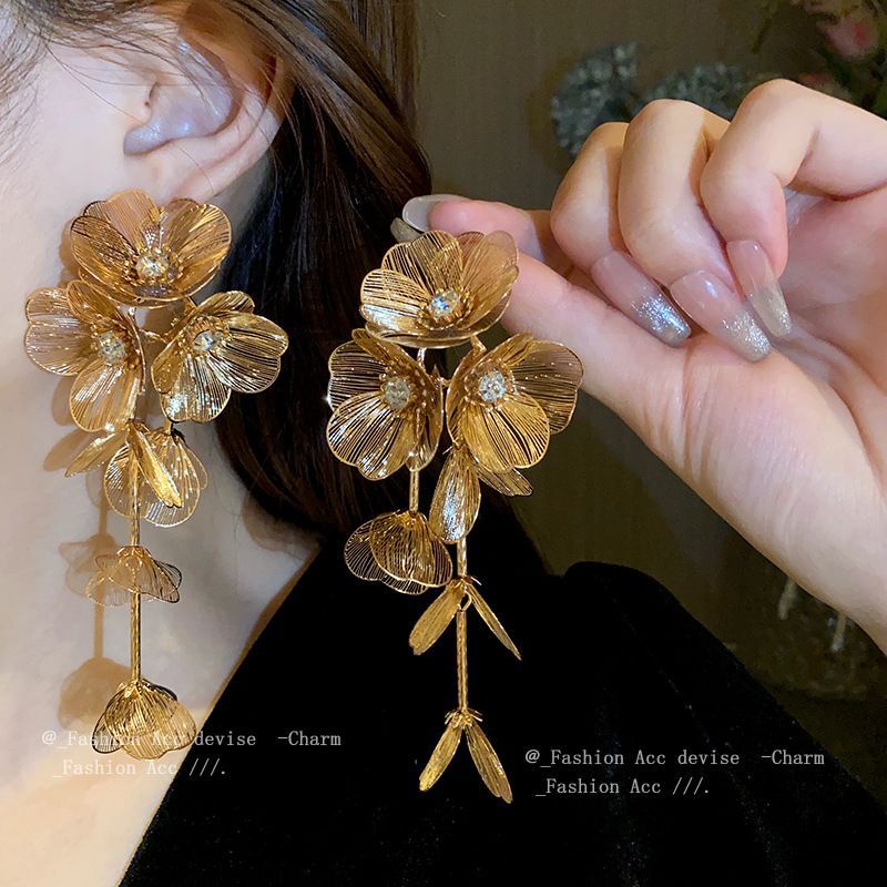 Bông Tai Dáng Dài Hình Hoa Bằng Kim Loại Sang Trọng Cho Cô Dâu