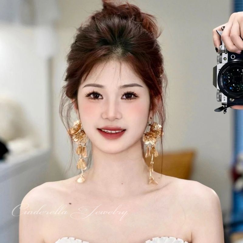 Bông Tai Dáng Dài Hình Hoa Bằng Kim Loại Sang Trọng Cho Cô Dâu