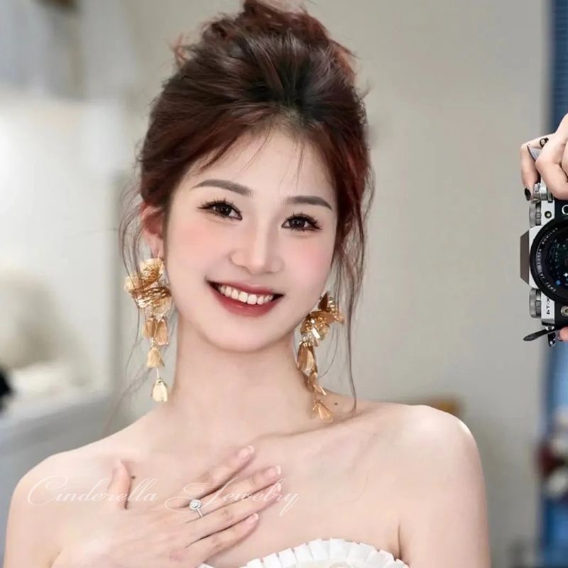 Bông Tai Dáng Dài Hình Hoa Bằng Kim Loại Sang Trọng Cho Cô Dâu