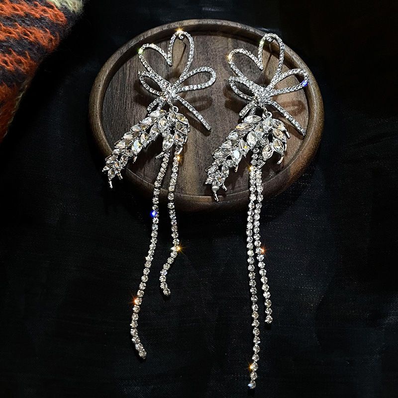 Bông Tai Mạ Bạc 925 Hình Trái Tim Đính Đá Tua Rua Dài Thời Trang Âu Mỹ Cổ Điển