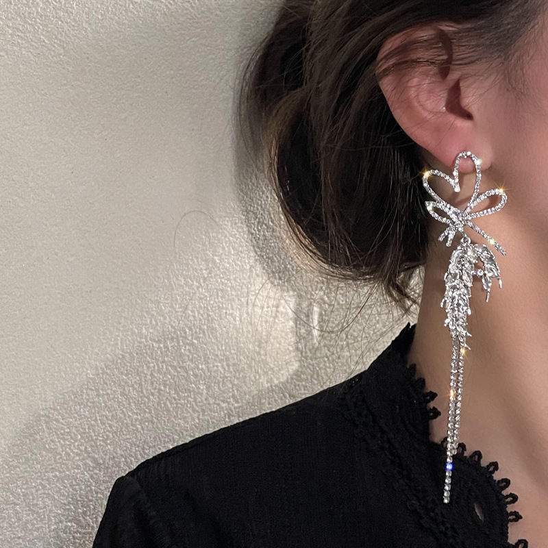 Bông Tai Mạ Bạc 925 Hình Trái Tim Đính Đá Tua Rua Dài Thời Trang Âu Mỹ Cổ Điển