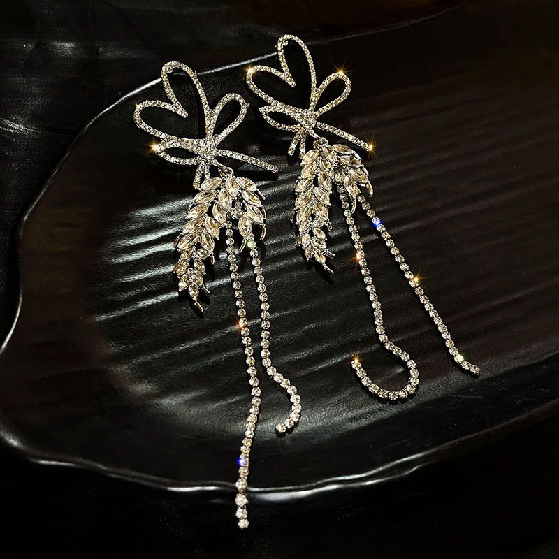 Bông Tai Mạ Bạc 925 Hình Trái Tim Đính Đá Tua Rua Dài Thời Trang Âu Mỹ Cổ Điển