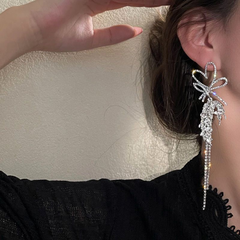 Bông Tai Mạ Bạc 925 Hình Trái Tim Đính Đá Tua Rua Dài Thời Trang Âu Mỹ Cổ Điển