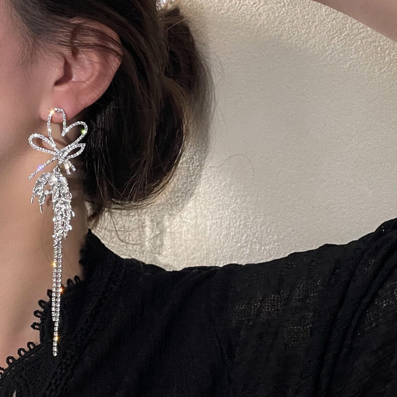 Bông Tai Mạ Bạc 925 Hình Trái Tim Đính Đá Tua Rua Dài Thời Trang Âu Mỹ Cổ Điển