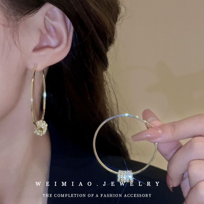 Bông Tai Bạc Hình Tròn Lớn Đính Kim Cương Sang Trọng