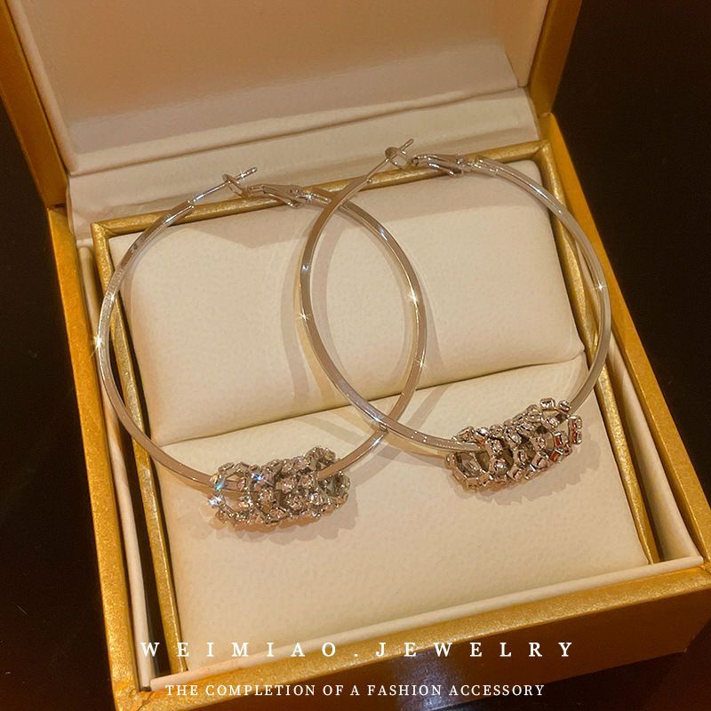 Bông Tai Bạc Hình Tròn Lớn Đính Kim Cương Sang Trọng