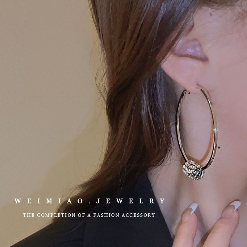 Bông Tai Bạc Hình Tròn Lớn Đính Kim Cương Sang Trọng