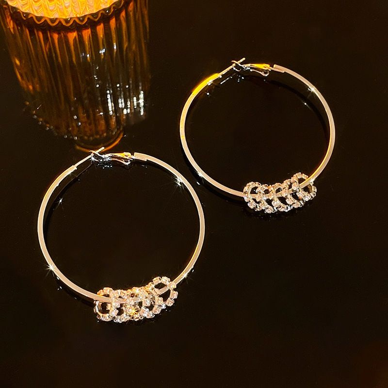 Bông Tai Bạc Hình Tròn Lớn Đính Kim Cương Sang Trọng