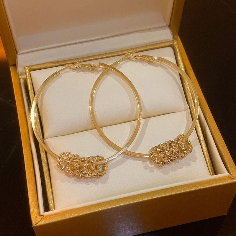 Bông Tai Bạc Hình Tròn Lớn Đính Kim Cương Sang Trọng