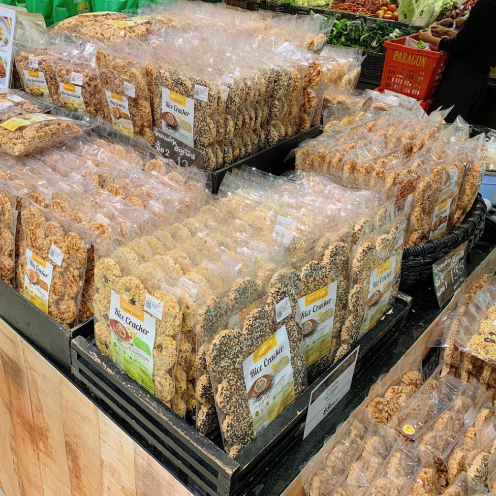 Bánh gạo Tương Ớt Chà Bông Thong Ampai  Thong Ampai Rice Cracker with Chili Paste & Pork Floss Topping