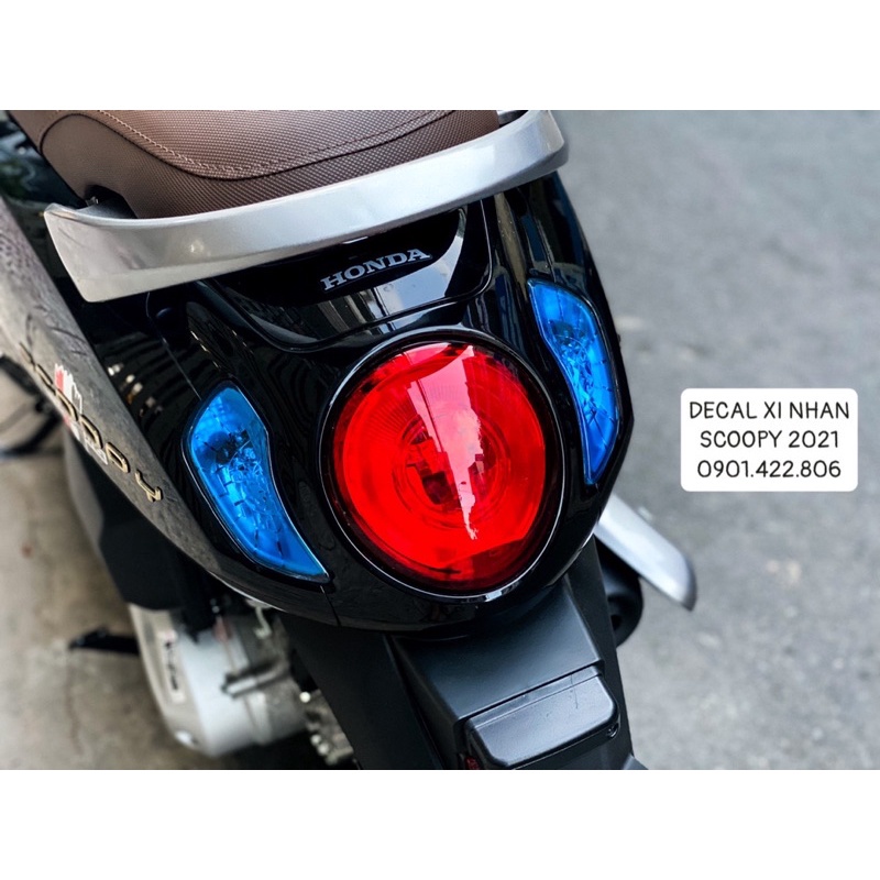 Decal Xi Nhan Đèn Hậu Scoopy 2021