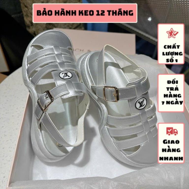 GIÀY SANDAL L.V DA PHỦ ÁNH BẠC SIÊU CÁ TÍNH MANG NHẸ CHÂN LÊN CHÂN THOẢI MÁI ( Màu Bạc )