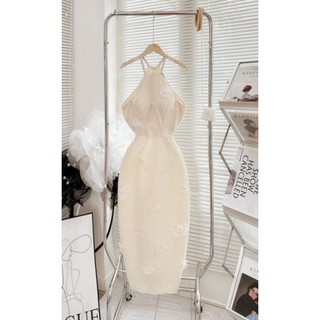 Đầm body cổ yếm kết hoa nổi