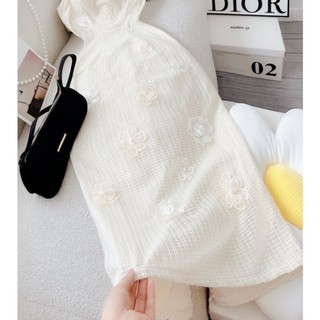 Đầm body cổ yếm kết hoa nổi
