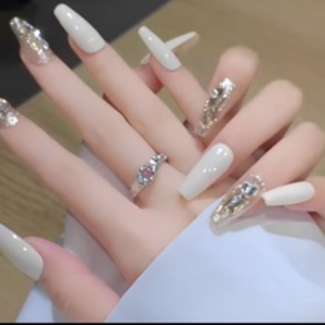 Nail box thiết kế from thang đính đá