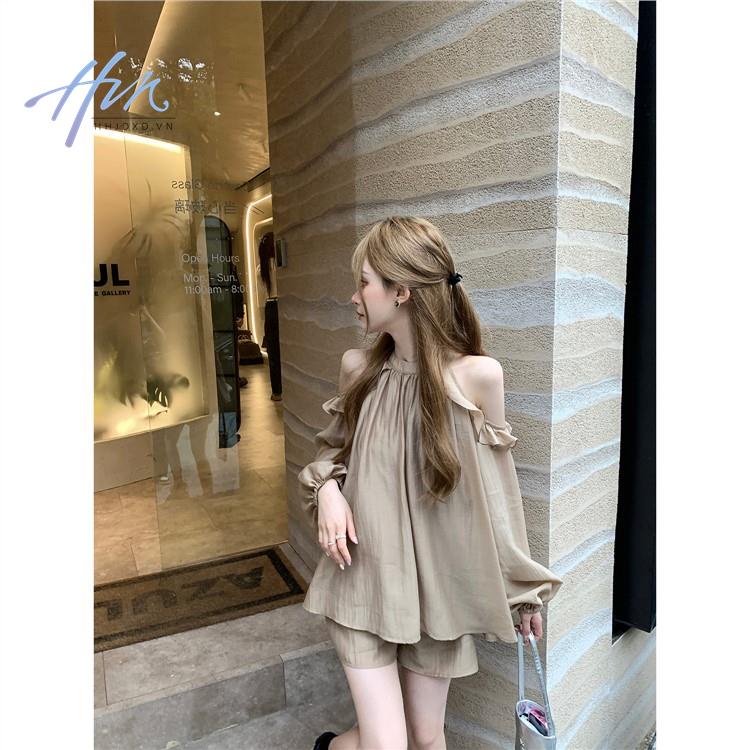 Bộ Áo Cổ Yếm Dáng Rộng Phối Quần Short Thời Trang Mùa Hè 2023 Cho Nữ