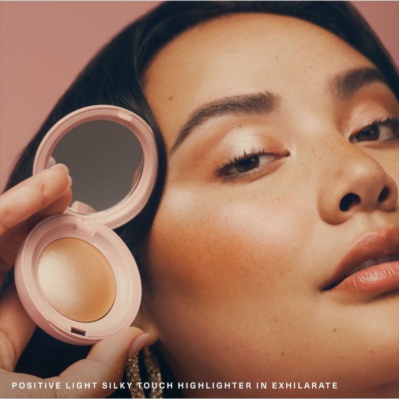 Phấn bắt sáng Rare Beauty Positive Light Silky Touch Highlighter