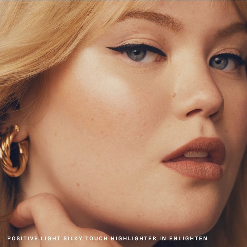 Phấn bắt sáng Rare Beauty Positive Light Silky Touch Highlighter