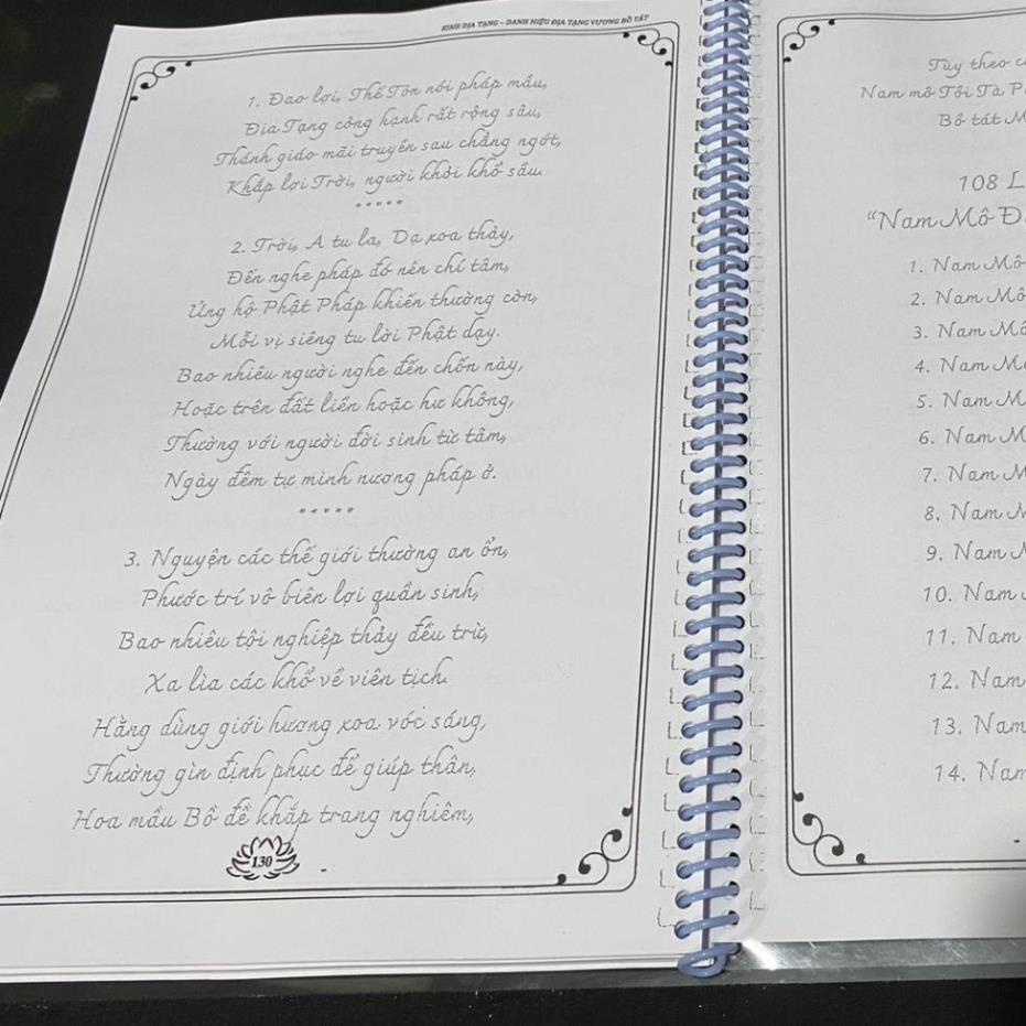 TẶNG BÚT, Vở Chép Kinh Địa Tạng Bồ Tát Bổn Nguyện In Chữ Mờ Lò Xo , Hai Loại - Vở chép kinh chữ mờ giá sĩ
