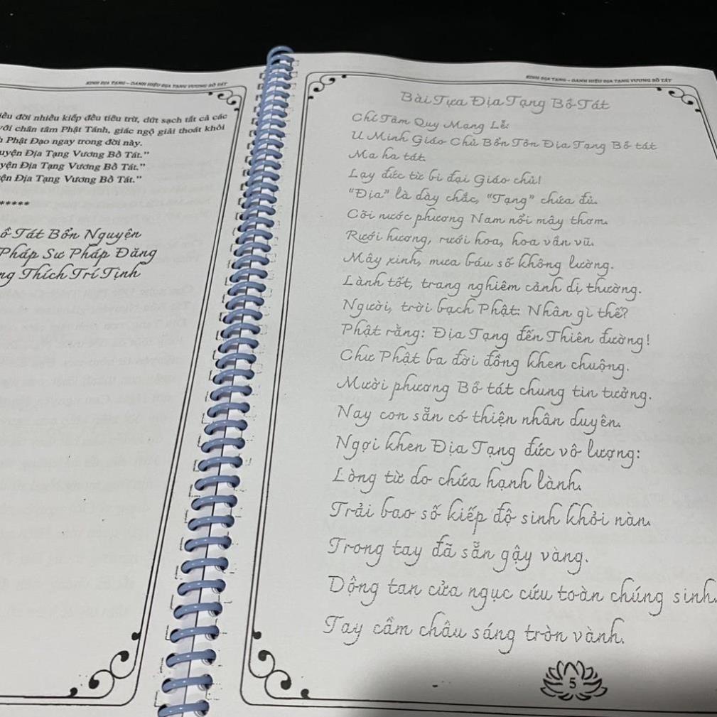 TẶNG BÚT, Vở Chép Kinh Địa Tạng Bồ Tát Bổn Nguyện In Chữ Mờ Lò Xo , Hai Loại - Vở chép kinh chữ mờ giá sĩ
