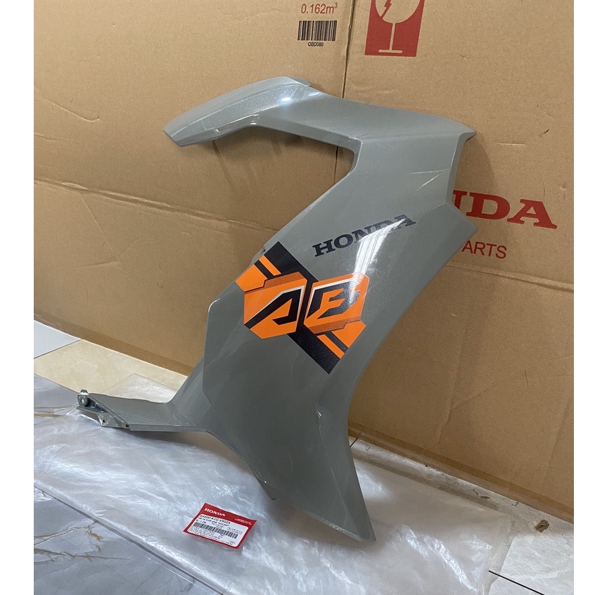 Cánh yếm bên phải | Bửng yếm Air Blade 125  màu Xám xi măng *NHC60P* chính hãng Honda