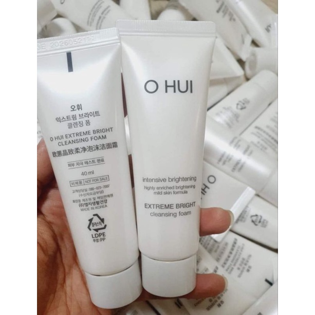 Sữa rửa mặt Ohui dưỡng trắng da Ohui Extreme White Foam Snow 40ml [ tách sét]