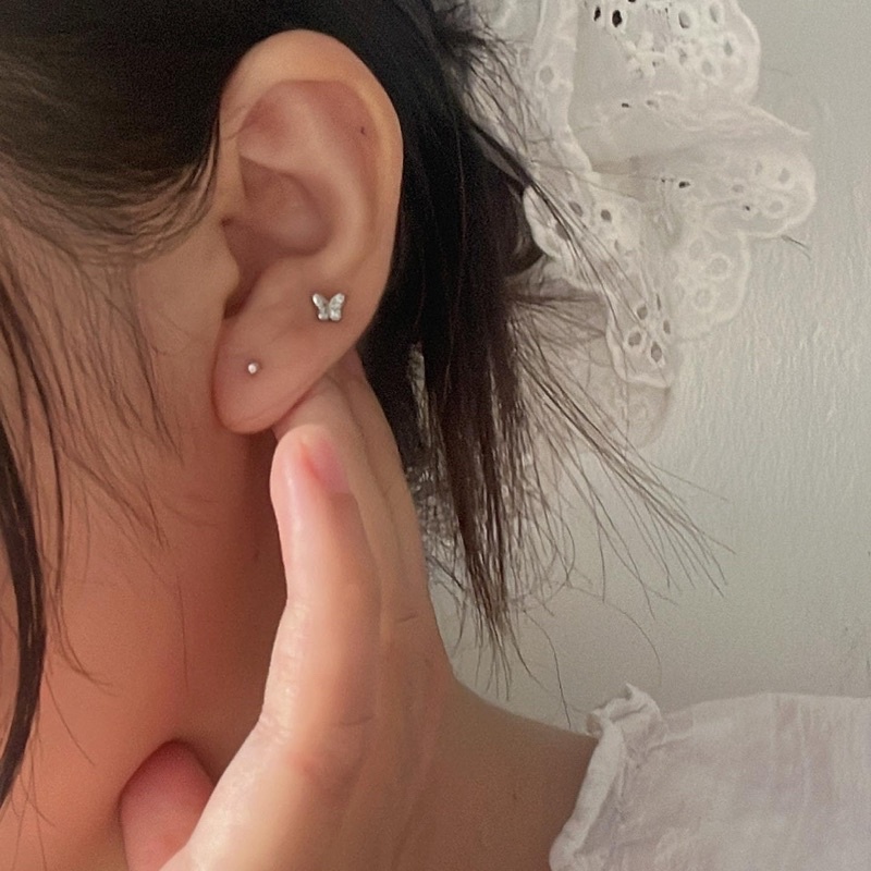 𝐯𝐞𝐥𝐯𝐞𝐭𝐩𝐢𝐧𝐤.𝐚𝐜𝐜🇰🇷 | Khuyên tai chốt bi vặn mặt gắn đá