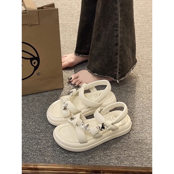 Dép Sandal đính bướm đế cao 4cm phong các Ulzzang