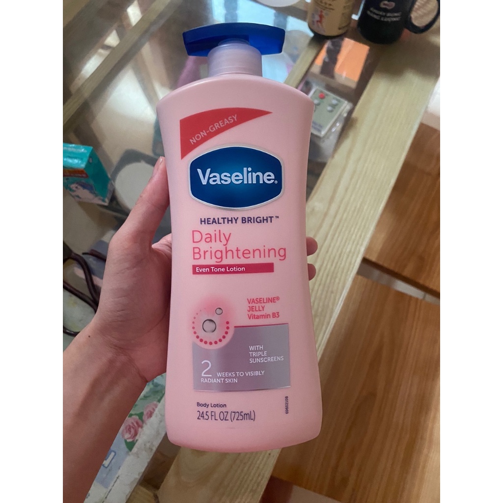 Sữa dưỡng thể trắng da Vaseline Body Lotion UV Lightening 725ml