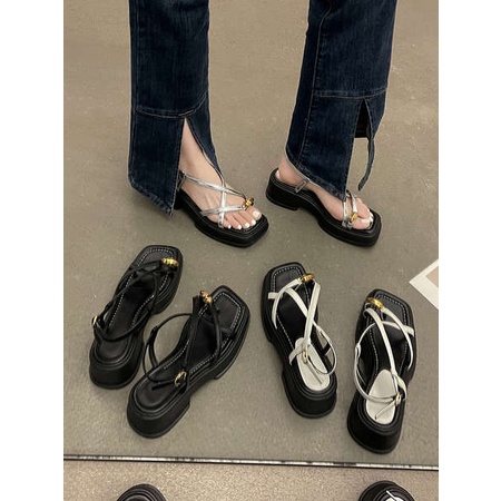 Giày Sandal Gót Dày Quai Mỏng Màu Bạc Thời Trang Mùa Hè 2023 Mới Cho Nữ
